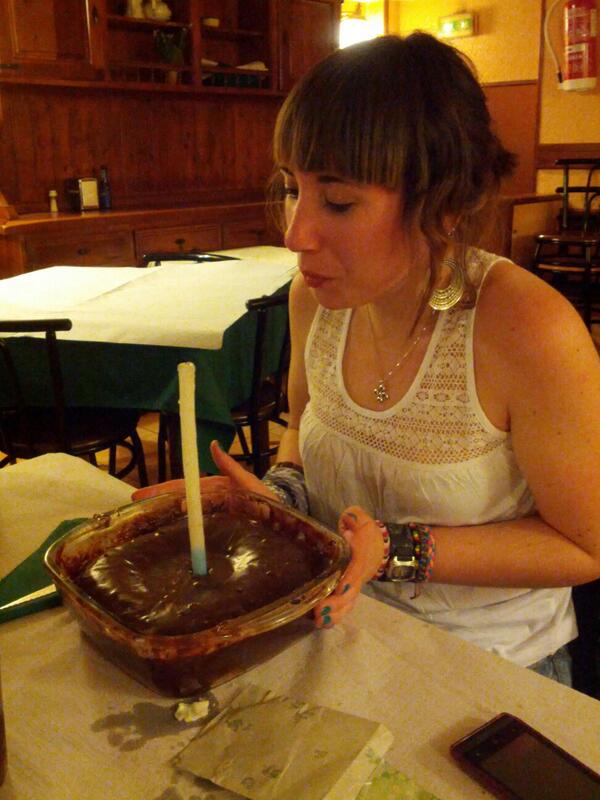 Maignonett's tweet photo. Festejando los 24 de @maria_rgam! @MerceBershka @AnikiB_ #lau #jack http://t.co/zMxXQSnAZ2