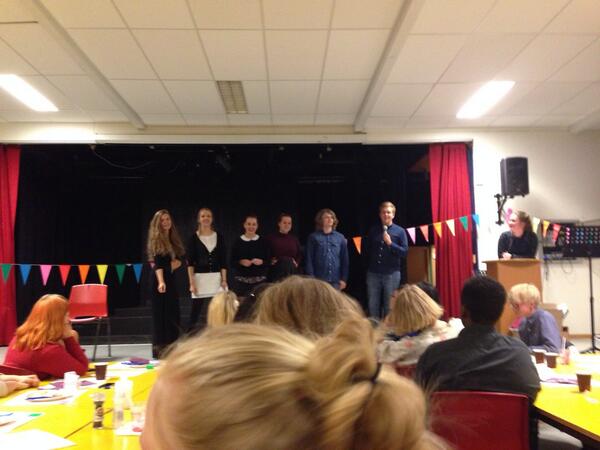 Ingridsaade's tweet photo. Underholdning på #presslm hahaha, for noen historier sentralstyret har! http://t.co/2OT7TBzOLp