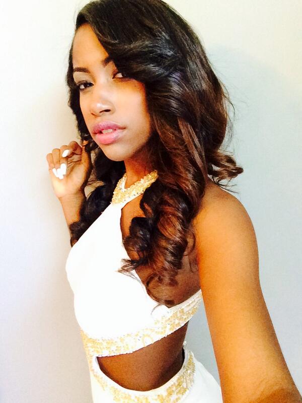 MaterialBarbie_ tweet picture