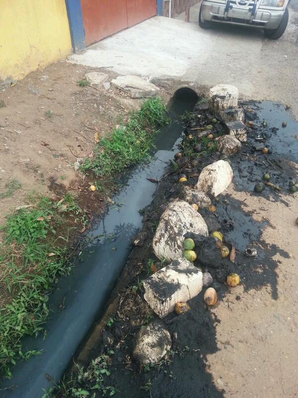 y_vigil's tweet photo. @yunitovegacd este es el problema calle dionisio dias pase por favor no es su culpa pero solicitamos su ayuda http://t.co/3uTDi1Vqzd