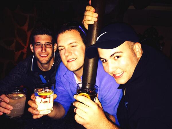 davidmusiquero's tweet photo. @XumyX  @Albertoelmusico @JorgeSimito  se os va de las manos.... http://t.co/xMUDaDfVcq