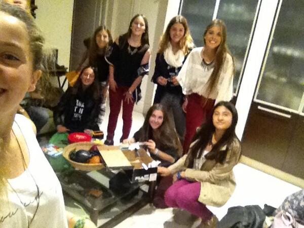 LaSantaFest's tweet photo. Ya casi listaaaaa #SantaFest #SantaFest #SantaFest #SantaFest 🎉 http://t.co/1Uxe5Kcmsq