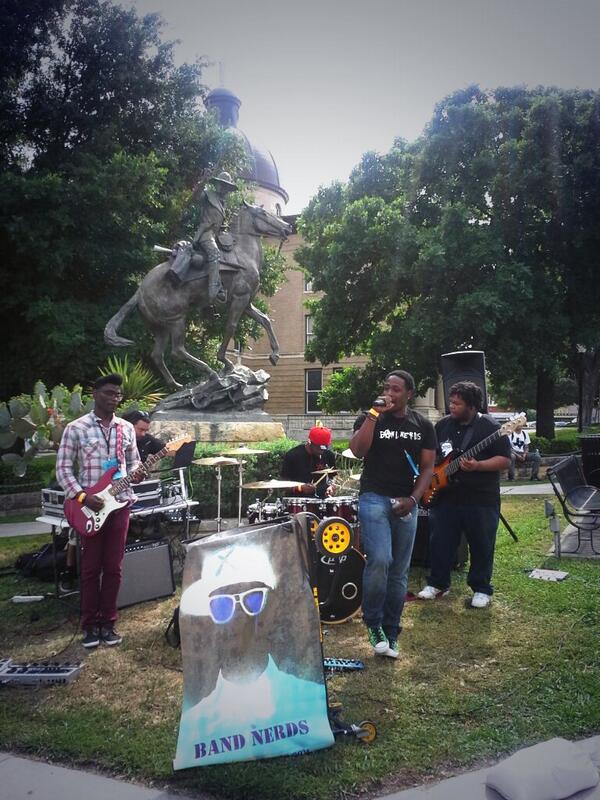 KTSW899's tweet photo. If you're not at #MRFEST2014 right now, you're missing out! #TXST #KTSW http://t.co/yxA27AHRpz