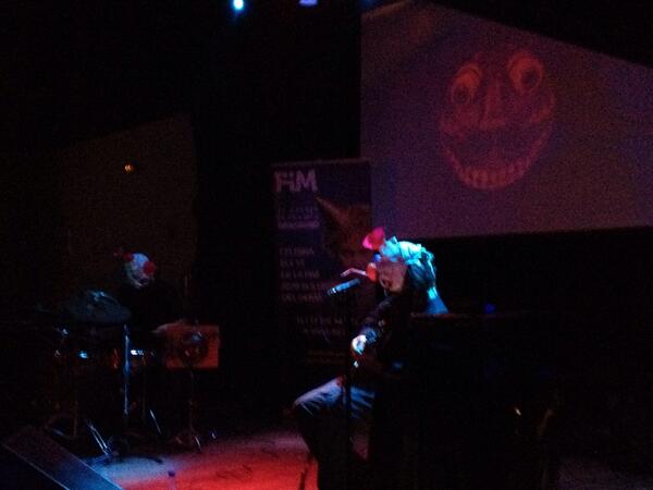 fimvilaseca's tweet photo. @elteatremagnetic a la @salazerotgn en la presentación de la @fimvilaseca ! http://t.co/T7UmBNHlPo