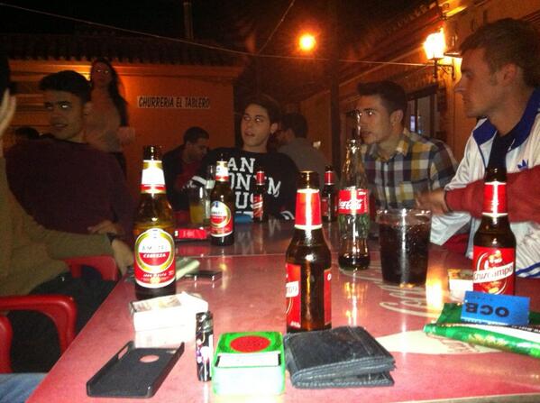 saultoledano95's tweet photo. De colegueo 👌@alvaritojurado @JRCuchiviri @AngelReina099 @victorsachez901 @AlbertoDeluxe8 @JesusMontes7 http://t.co/OsNVeThmxD