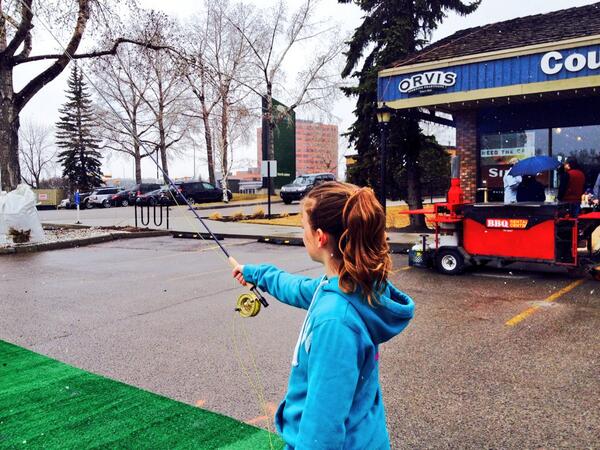 K8searl's tweet photo. Jennifer casting at Country Pleasures...Will she have the patience to fish? 😂 #flyfishing http://t.co/ohhxap5yl3