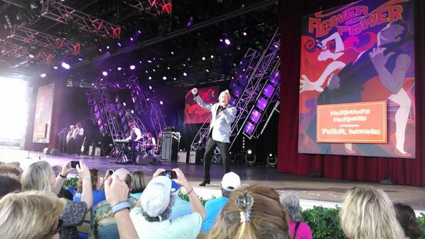 PeggyMeli's tweet photo. Peter Noone @ Epcot Flower Power Concert #60sFun http://t.co/J98HtjKvii