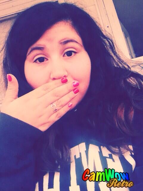 gonzalez0010's tweet photo. He text me like " i luh you" I text em back like "fuck you." 💋💋 http://t.co/MNwNP9vfOl
