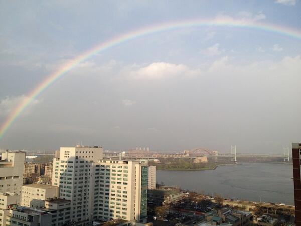 RoryHalperin's tweet photo. A rainbow runs over Manhattan! #whataview http://t.co/Hi6CfGtkHc