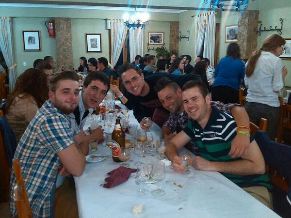 sergio8kmp's tweet photo. El tiempo pasa, pero tu decides con quien continuas el camino.. @DutyJavi @juan_alegre6  #kintos08 #6aniversario http://t.co/vaA5sEszbF