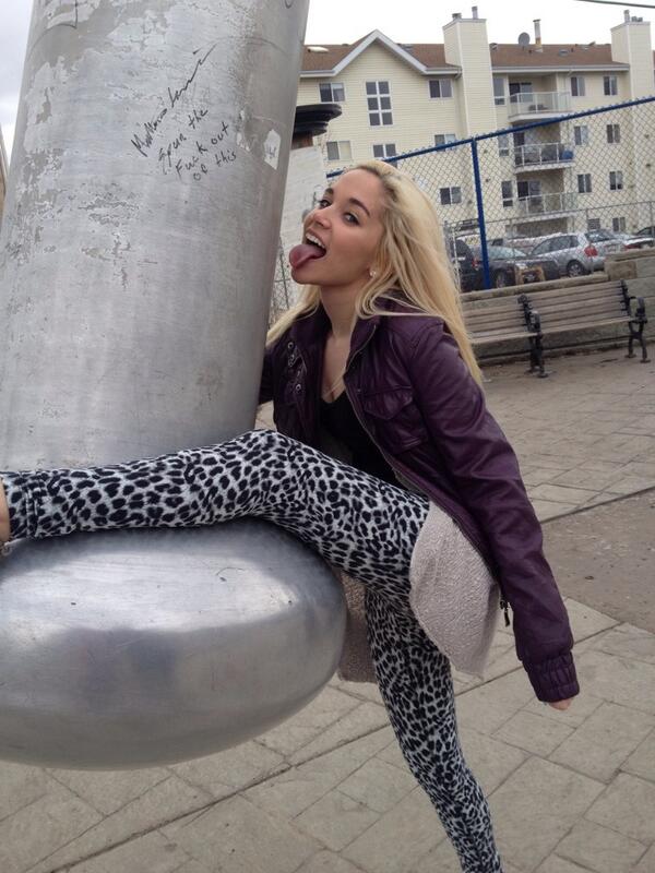 TeamVectorr's tweet photo. Not so Hannah Montana #MileyCyrus #wreckingball #roadrally2014 http://t.co/lQc6BcXX0U