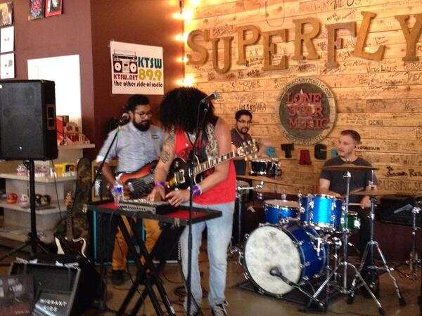 AntiquesMusic's tweet photo. @migrantkids gave us the feels! http://t.co/c2oKPcA80Y