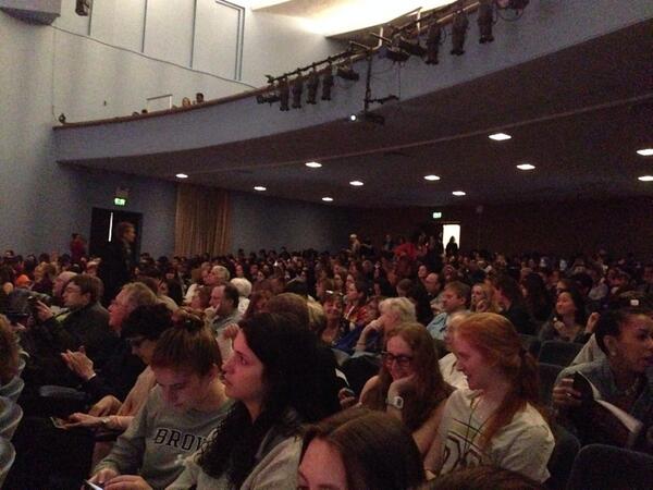 stuartvyse's tweet image. Another huge crowd at @ConnCollege #eclipse2014 @ConnCollegeLive @CC_Dept_Dance