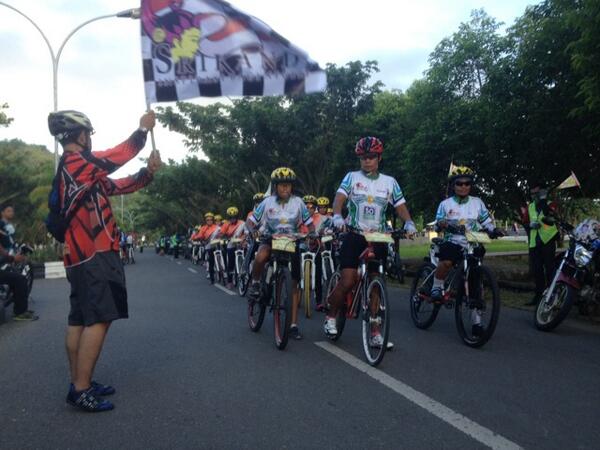 Etape 6: Belopa-ParePare (165 KM) resmi dilepas oleh Asisten 3 Kabupaten Luwu. #21Srikandi #Srikandi4 <a href="/B2WIndonesia/">Bike2Work Indonesia</a>