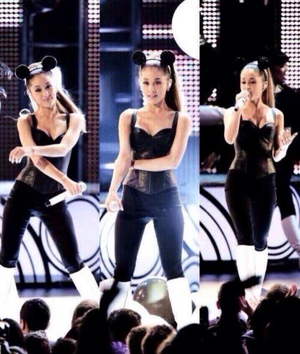 QueenAriana7's tweet image. 1 less problem without you 👋 #ProblemTomorrowAtMidnignt