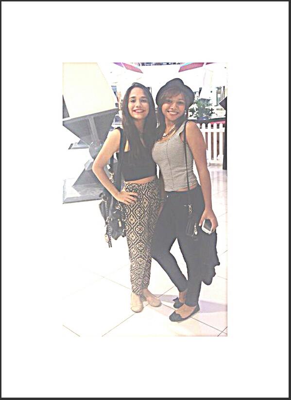 Desirehm_'s tweet photo. Night con @mariatnirv ♡ http://t.co/WbA0mNT2nN