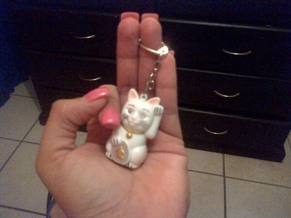 MferRubio's tweet photo. Mira bbshito@benshorts tengo un gatito de #laislaBenshortiana para ti♥ Pero mientras, sera mi amuleto de la suerte:) http://t.co/2yOsbDZI29