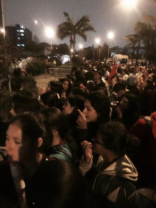 mirrorhours's tweet image. #OneDirectionEnPeru #1D #Peru @Harry_Styles @NiallOfficial @Real_Liam_Payne @Louis_Tomlinson @zaynmalik ❤️