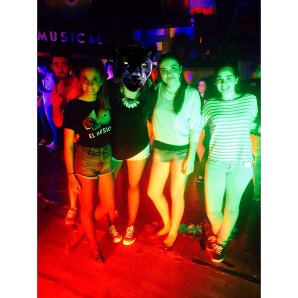 Sarafridon's tweet photo. @coralgallego86 @carlotalopez14 @PilarSS11 #los40 ❤️💕💃 http://t.co/TLn1s3H9K5