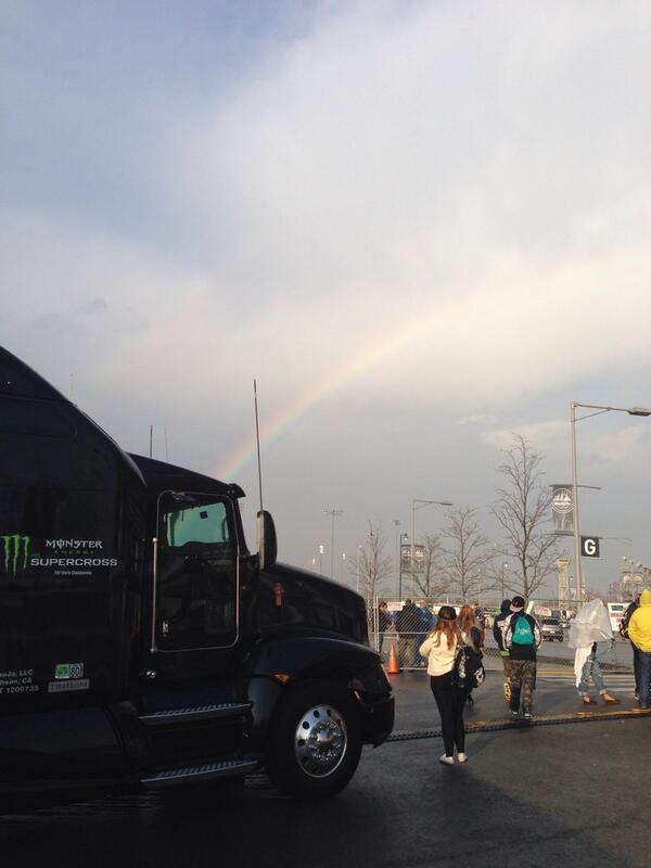 jlfsquared's tweet photo. #SXonFOX #rainbowsandracing http://t.co/eNSqiAQqPs