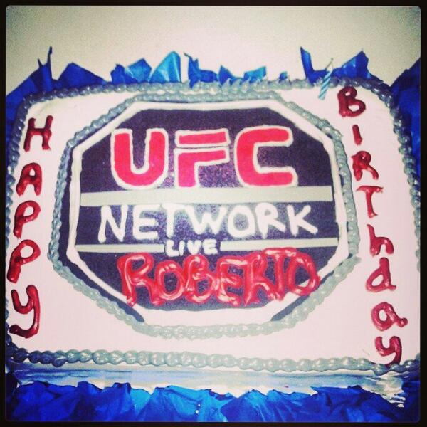 Buena forma de celebrar mi cumpleaños al estilo @UFCNetwork  #jonesvsteixeira @UFCEspanol