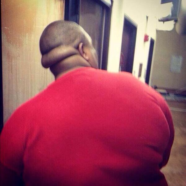 erik_fbg's tweet image. this niggas head look like a bottom lip. nigga be talking behind his own back