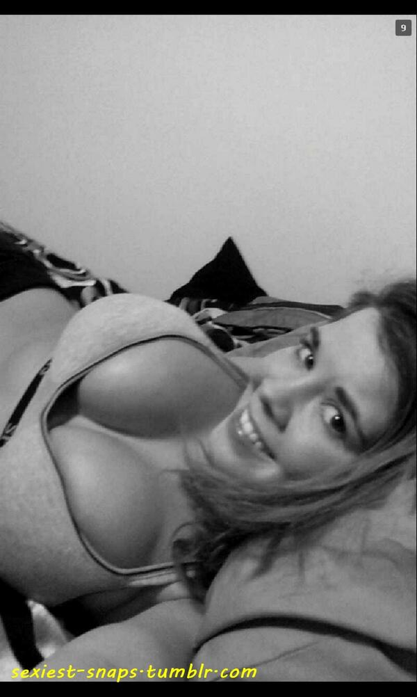 snapchatshotz's tweet photo. Girls send you sexy snaps: sexy.snapshots #snapchat #snapchatme #snapafterdark http://t.co/lIfdQgaxqU