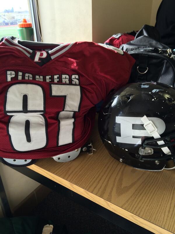 Robert_Wills's tweet photo. That's how you do it #pioneernation 48-6 victory over the renegades. #beastmode http://t.co/4uuEGYuNdB