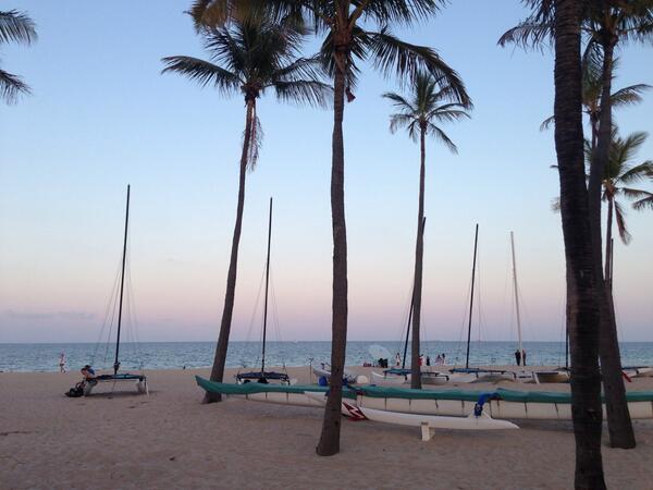 jeilers55's tweet image. A lovely sunset brewing here at the beach! Wrapped up an 8 mile run in preparation for #FBCON14 SO ready! #FileBound