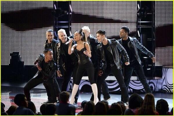 Sydneyy_Purserr's tweet image. @ArianaGrande  you are the queen #1moredayuntilproblem