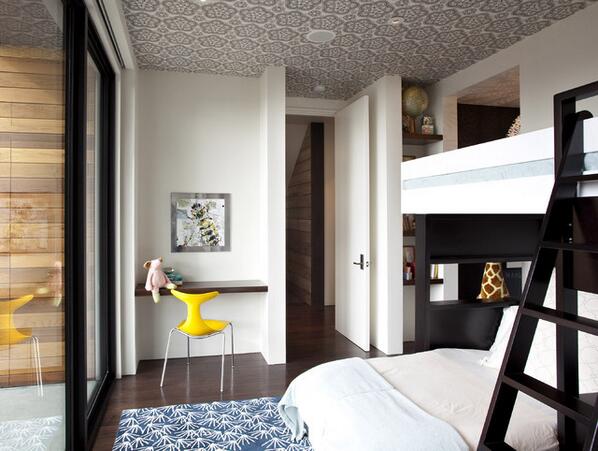 houzz's tweet photo. Top It Off: Wallpapered Ceilings Take the Eye High

See the full Ideabook here: http://t.co/MfAMtoRyTL http://t.co/2I0aSZksn3