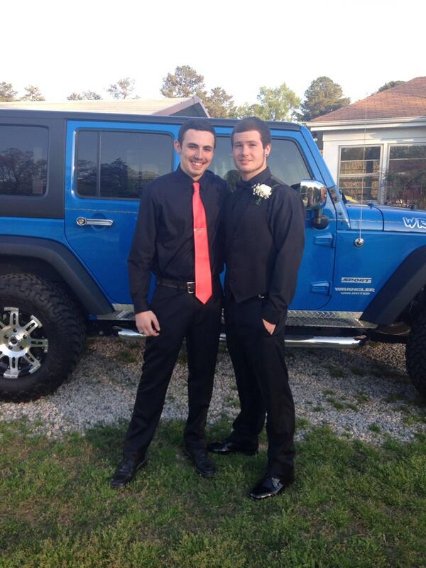 🎩 Handsome Young Men 🎩