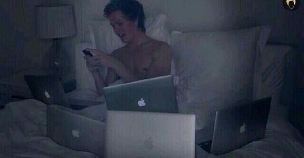 featuringdev's tweet image. The entire ariana fandom waiting for problem like:     #PROBLEMTONIGHT