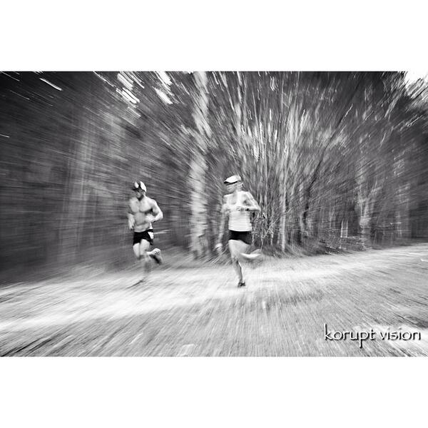 koruptvision's tweet photo. Speed blur @TriTechnique &amp; @Liz_Blatchford #triathlon #running http://t.co/bxWFggHap8