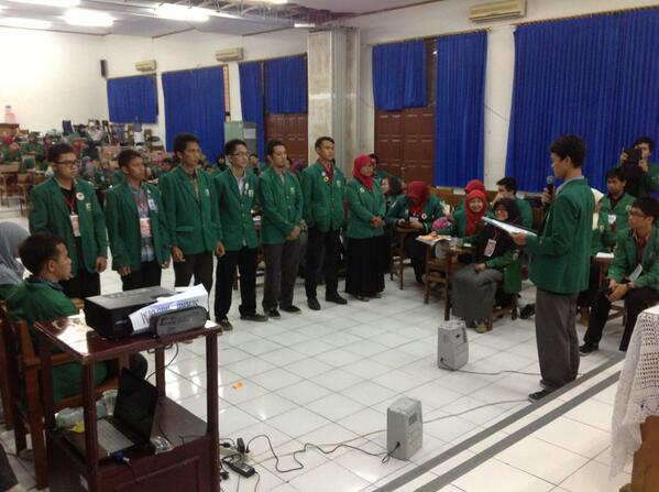 Pelantikan ketua UKM dan ketua HIMA oleh ketua umum <a href="/bemkmfkunand/">BEM KM FK UNAND</a> baru, <a href="/Handykaa/">Handyka M</a> cc : <a href="/dpmkmfkunand/">DPM KM FK UNAND</a> @HIMAPSI_UNAND