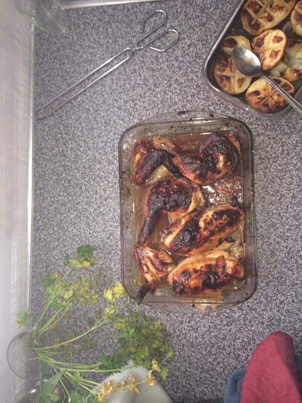 leoramosc's tweet photo. @AnaBele90636220 parece que te a gustao mi primer pollo asao. Te amo mi vida. Era dulce como tu http://t.co/wkOxaCYLR9