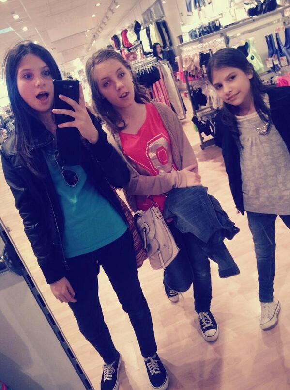 dannabsd's tweet image. Friends always stick :) Selfie =))