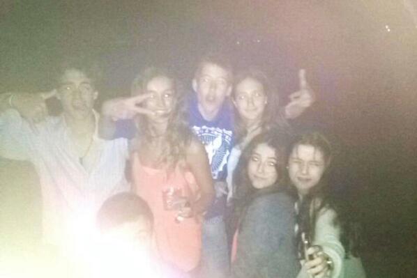 clauarango_'s tweet photo. Buena fiestaa @aranchita1999 @cris_muriel @mersantos_ @javigmina @54_fredy  #lucas #sofia y resto http://t.co/4rIB3DxQEP