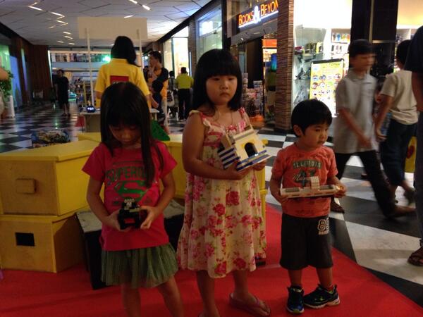 Ini dia pemenang dari lego competition kategori family ! Selamaat :( #SundayFoodMarket