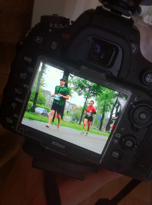 ratnabosch's tweet image. Dit vind ik dus respect hebben. De @enschedemaratho op blote voeten lopen #EM14