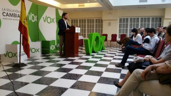 vox_es's tweet photo. @Santi_ABASCAL en #Cartagena"creemos en una España de ciudadanos libres e iguales,no en una España de territorios" http://t.co/iajmWU9A1x