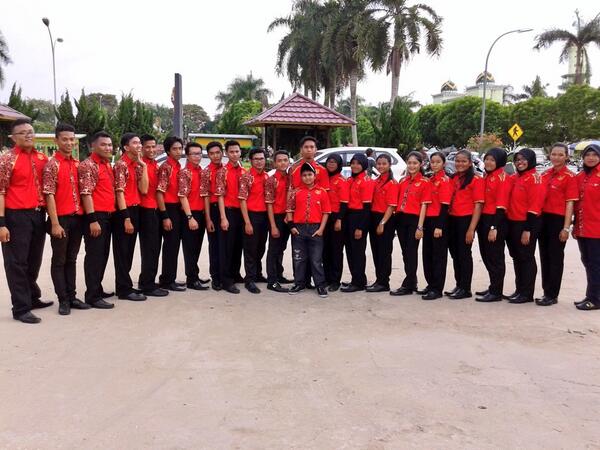 MBParadoXSMR's tweet photo. Foto bersama dengan Bunda Ratna http://t.co/RUu1YrXbkt
