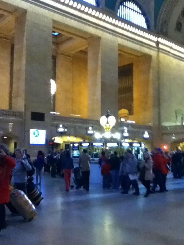 TheTravelBitch_'s tweet photo. What, exactly, is so #grand about it? #travelbitch takes #grandcentral http://t.co/VK1U34XSXn