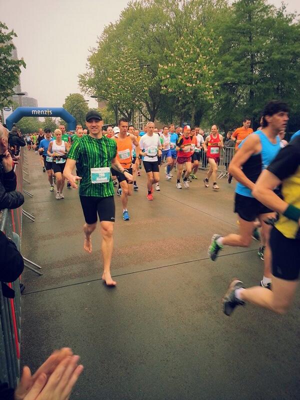 RichardRunning's tweet image. Me eerste marathon zit erop 3:28:01
#barefoot #blootsvoets
Merk wel dat me bovenbenen wat sterker mogen worden.