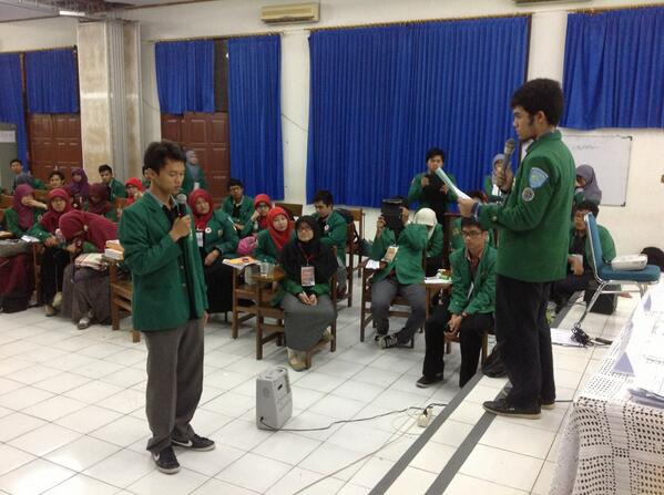 Pelantikan ketua umum KM oleh Ketua DPM baru <a href="/bemkmfkunand/">BEM KM FK UNAND</a>  <a href="/dpmkmfkunand/">DPM KM FK UNAND</a>