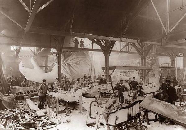 ThatsHistory's tweet image. Construction of the Statue of Liberty, 1884.
