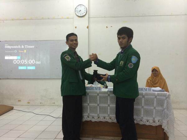 “<a href="/dpmkmfkunand/">DPM KM FK UNAND</a>: Penyerahan Jabatan Ketua DPM secara simbolis.. #Isral <a href="/prima_alqassam/">Primananda Alfidiya</a> ”