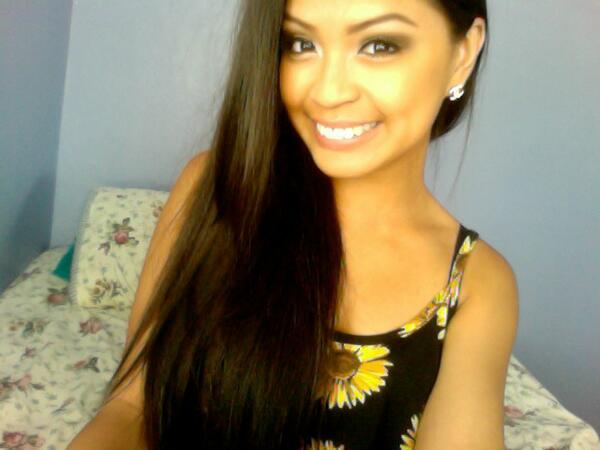 EllienaWillis's tweet image. got that asian glow going on, hahaha #precomp