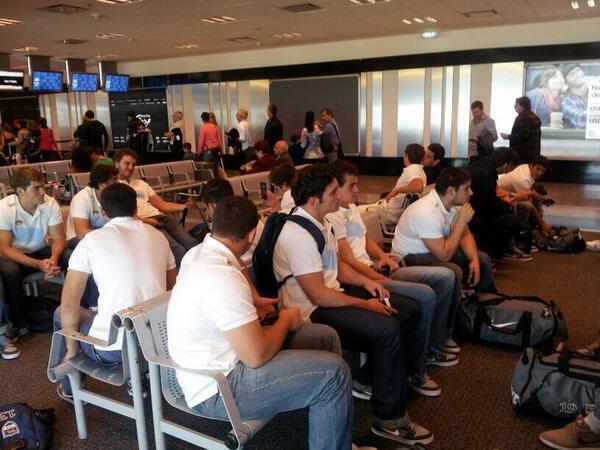 A Sudáfrica ¡Vamos Lauti! ¡Vamos Quique! ¡Vamos Juan! c/ la voz de Rubén. <a href="/lautiibazan/">Lauti.Bazán128</a> <a href="/Juanisanchez10/">Juani Sanchez</a> <a href="/kikepieretto/">enrique pieretto</a>