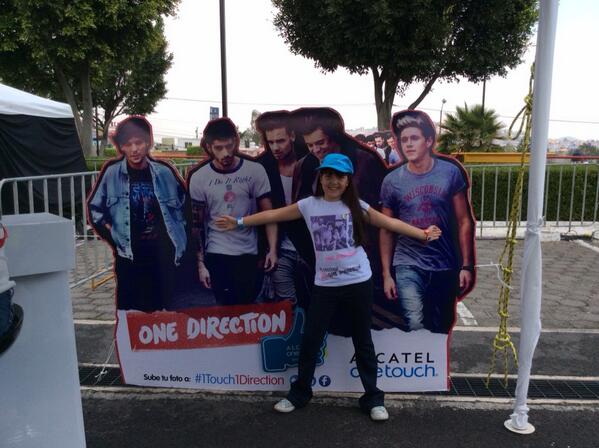 andrea_belendez's tweet photo. Porra retweet es para ganar un disco autografiadov🙏🙏 #1Touch1Direction http://t.co/dp5LKFYyp8